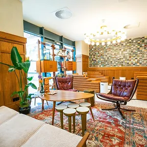 https://the-collector-hotel.thehaguehotels.net